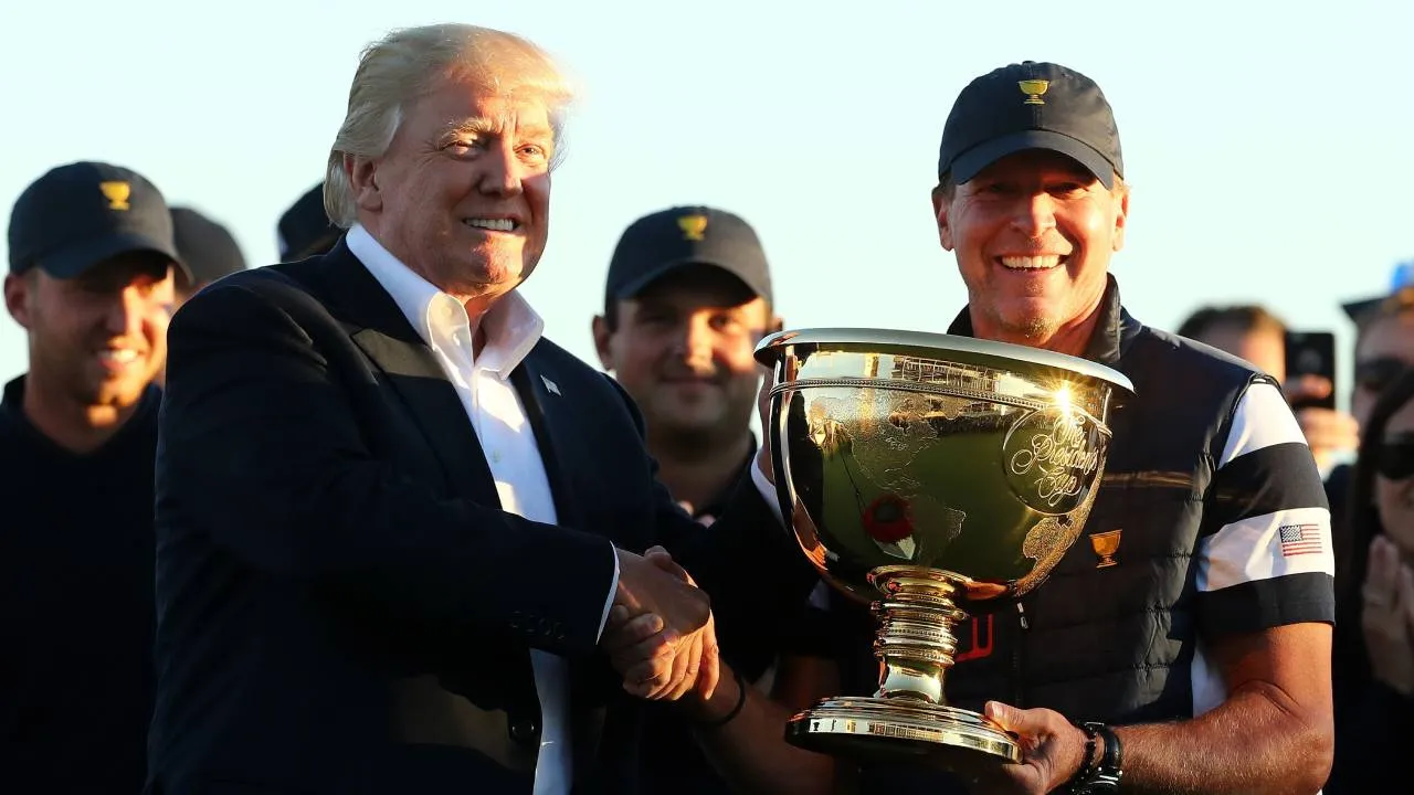Pada masa jabatan pertamanya sebagai presiden, Trump menghadiri Presidents Cup 2017 di Liberty National Golf Club, New Jersey. (Foto: AP)