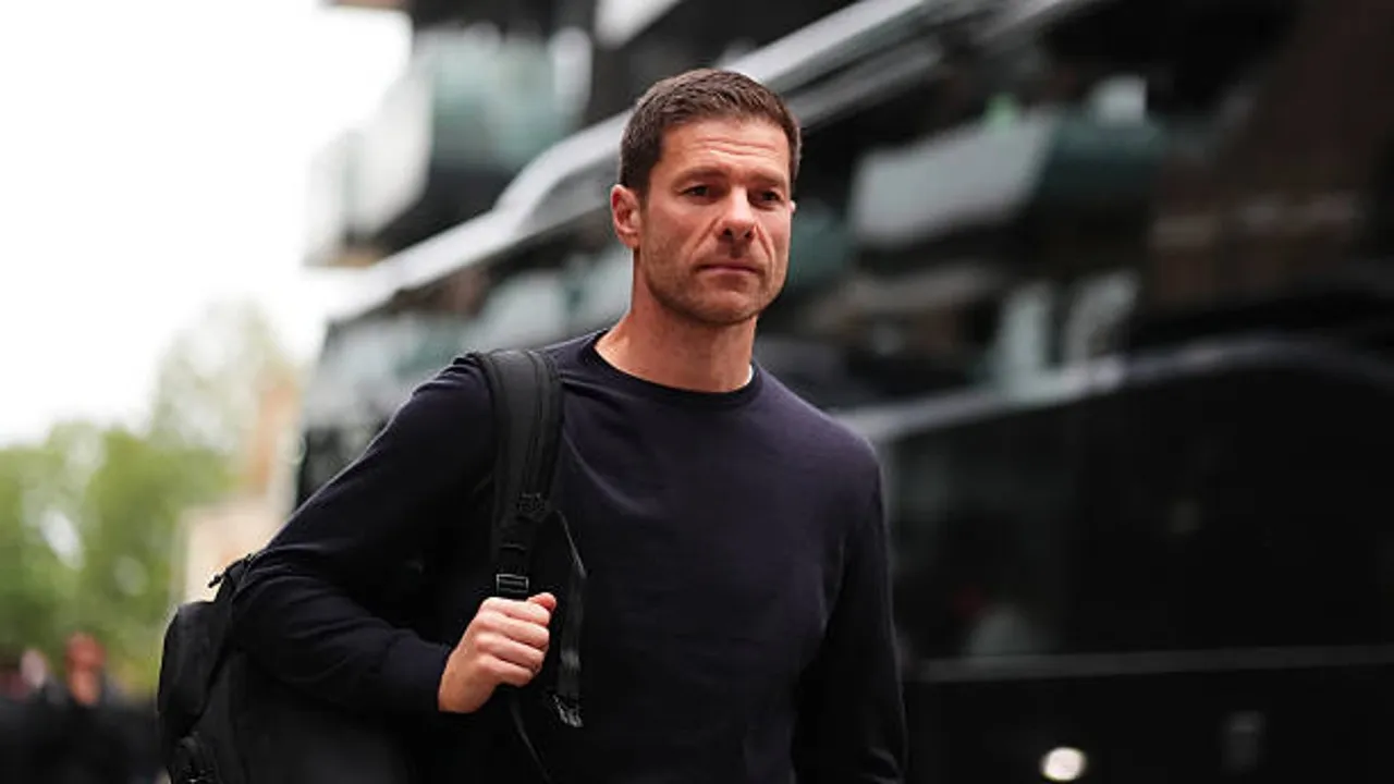 Ryan Babel meyakini Xabi Alonso akan kembali ke Anfield usai menangani Chelsea