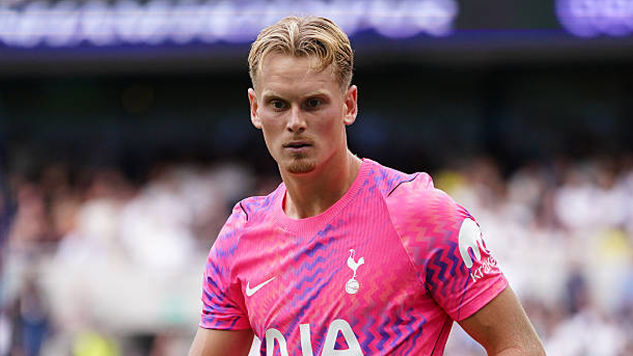 Tampil Buruk di Awal Musim, Tottenham Masih Percaya Antonin Kinsky