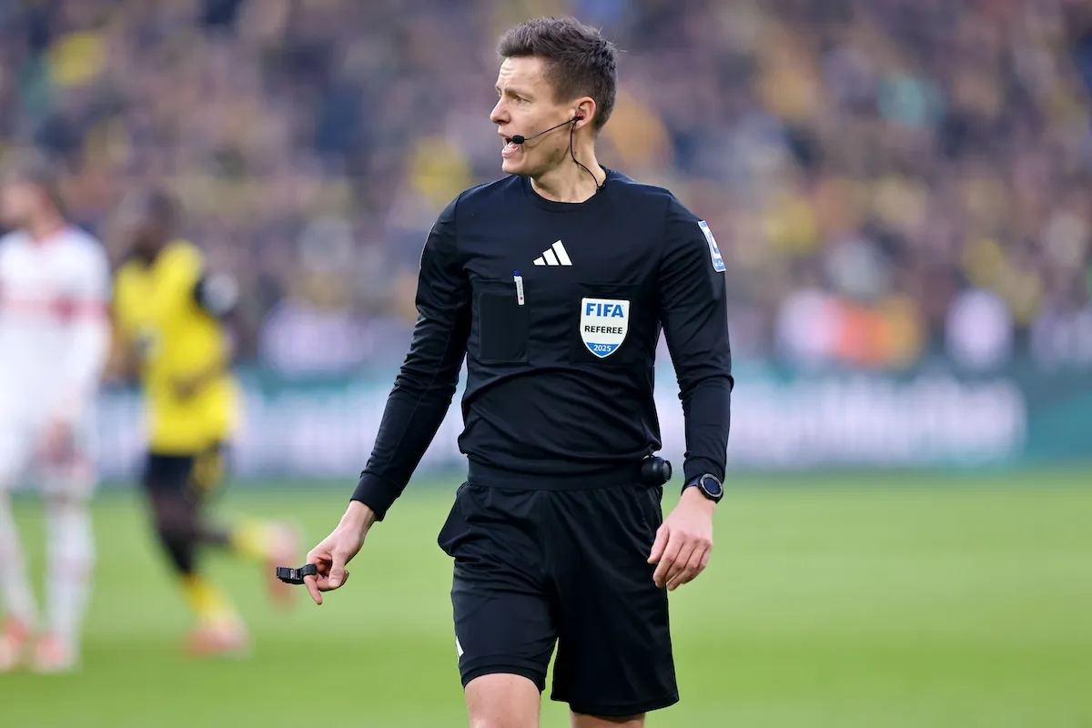 Wasit Jerman Siebert Pimpin Laga Italia Kontra Belgia - sumber: (footballitalia)