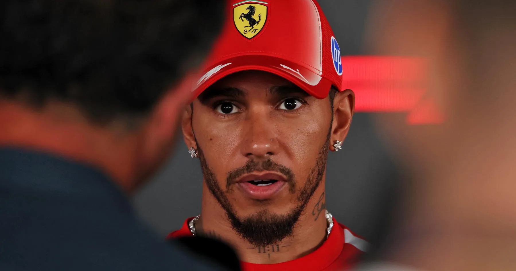 Hamilton Ungkap Status Penalti Grid Ferrari - sumber: (racingnews365)