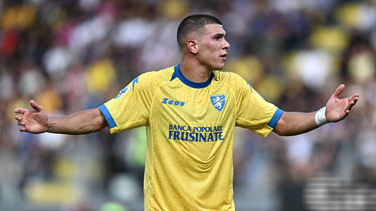 Hull City Bidik Winger Frosinone, Giorgi Kvernadze