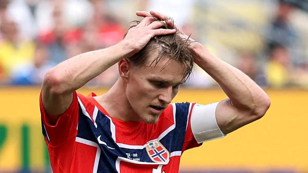 Martin Odegaard Bantu Anak yang Terkena Bola di Pertandingan - sumber: (footballlondon)
