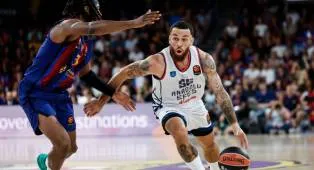 Mike James Cemerlang, tapi Anadolu Efes Ditekuk Barcelona