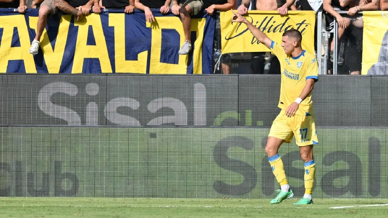 Tak Dijual di Januari, Frosinone Pasang Harga Mahal untuk Giorgi Kvernadze