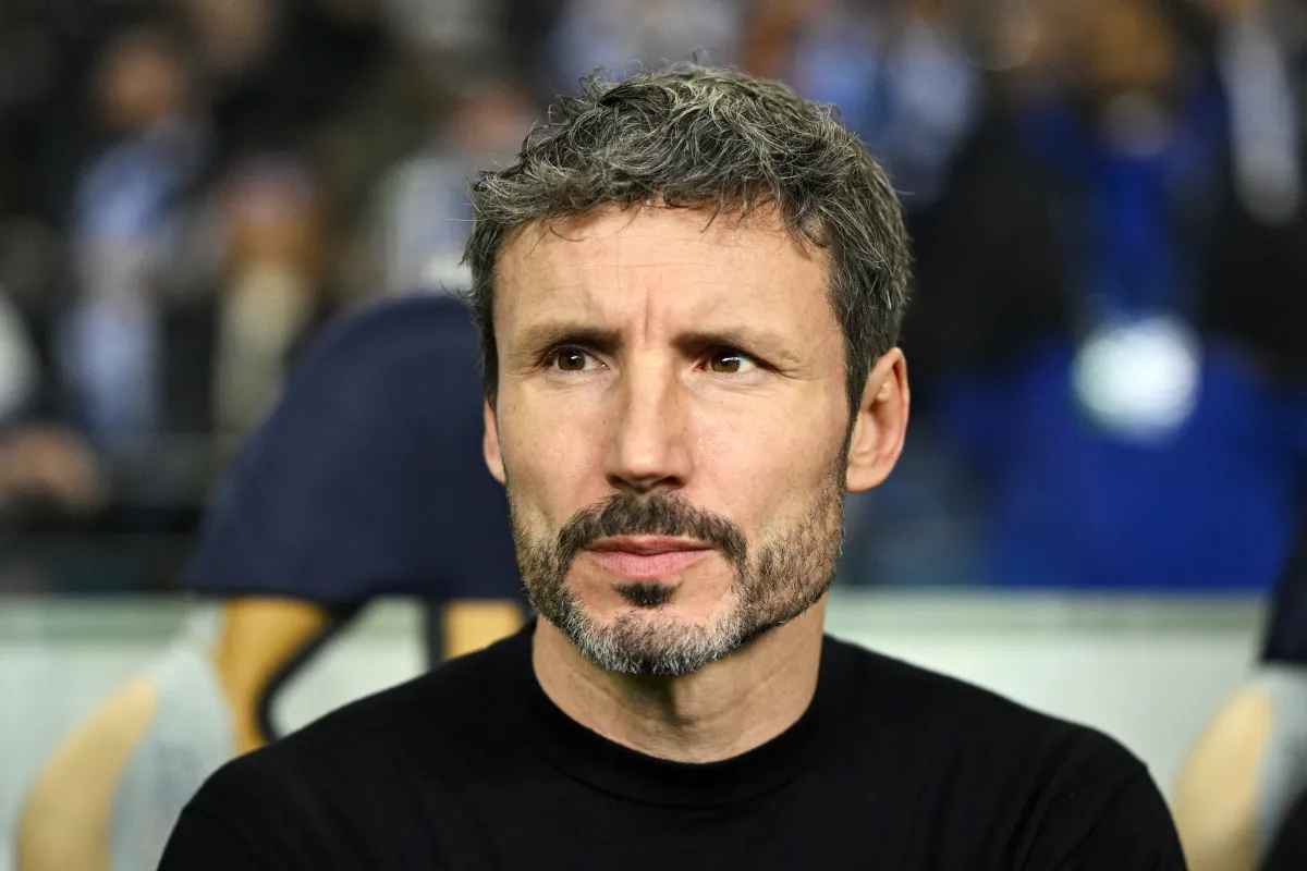 Van Bommel: Milan Berharap di Tengah Tantangan Formasi 4-3-3 - sumber: (footballitalia)