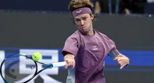 Andrey Rublev Lalui Laga Pertama Di Hangzhou Tanpa Drama