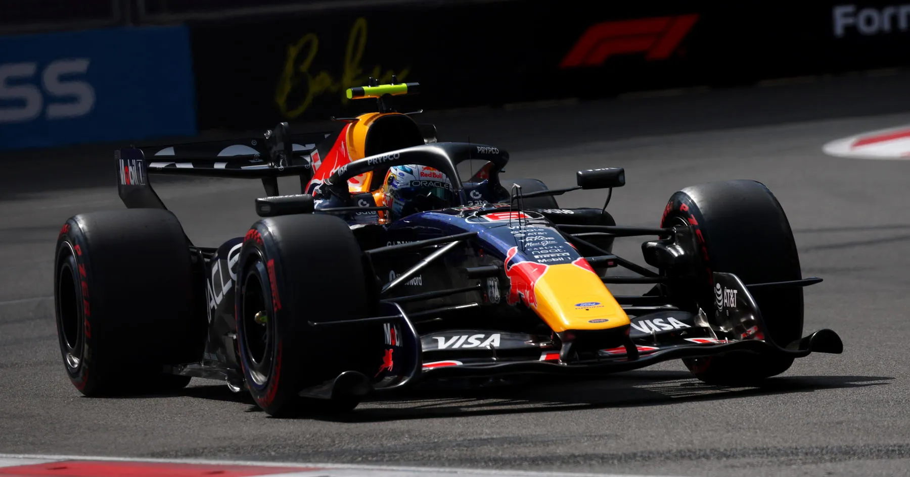 Hadjar Ungkap Dampak Absen Red Bull di Baku - sumber: (racingnews365)
