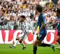 Juventus Pertimbangkan Kontrak Baru untuk Douglas Luiz