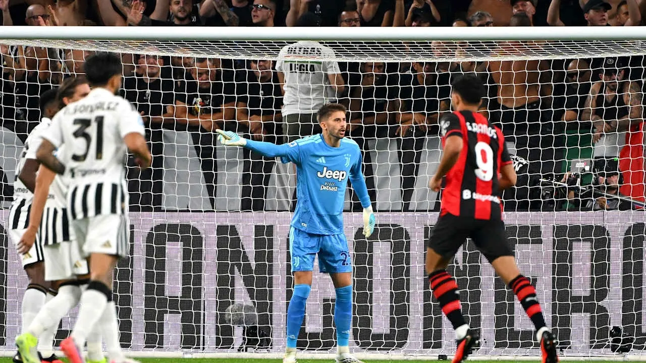 Legenda Juventus: Guglielmo Vicario Tidak Sepadan dengan Gianluigi Buffon
