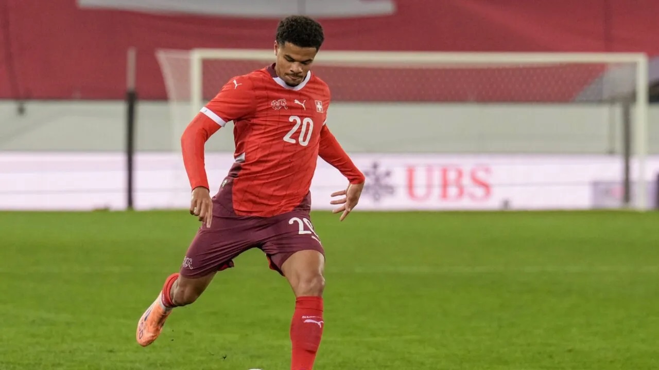Meski Bersinar di Lyon, Zachary Athekame Bertekad Kembali ke Milan