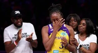 Nneka Ogwumike Menangis dalam Seremoni Perpisahan Bersama Sparks