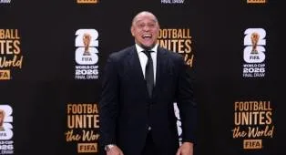 Roberto Carlos Ungkap Pernah Kehilangan 99 Persen Penghasilan