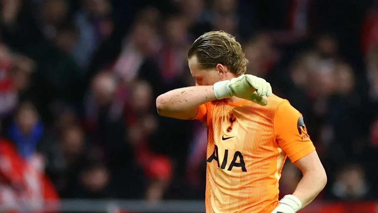 Kiper Tottenham