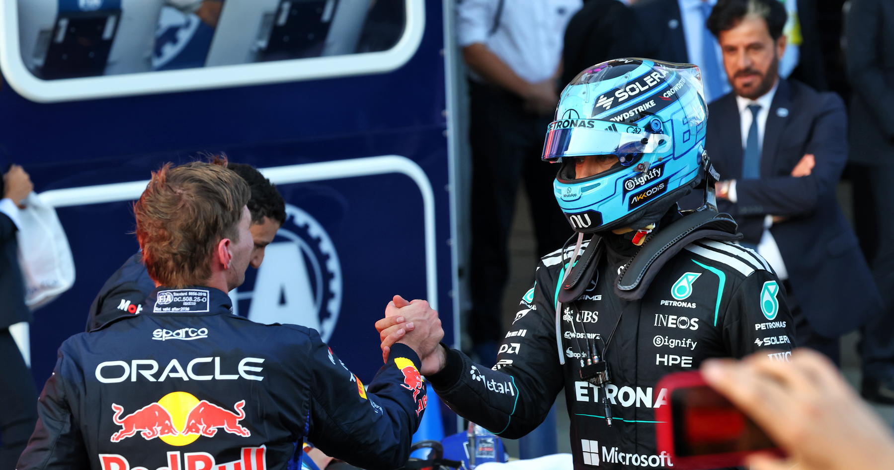 10 Finish F1 Terketat: Russell Kalahkan Verstappen