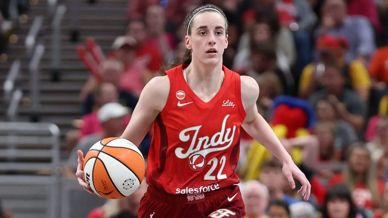 Bintang Indiana Fever Caitlin Clark menjalani musim reguler terbaik dalam kariernya dengan rata-rata 22,3 poin per pertandingan. (Foto: AP)