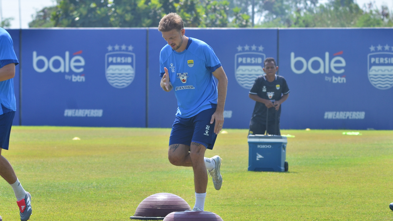 Enggan Gegabah, Persib Hati-Hati Tangani Pemulihan Loncar