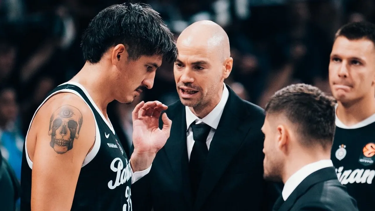Cedera engkel paksa Derek Willis menepi hingga akhir Oktober.