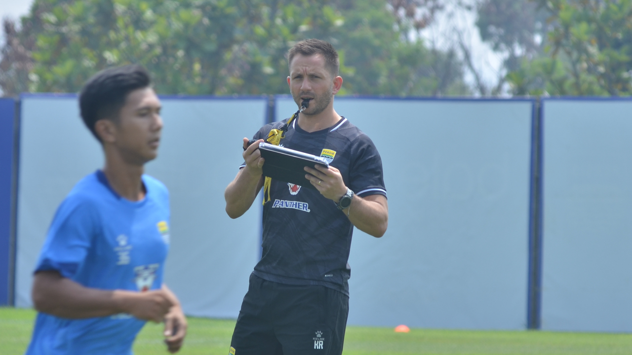 Karlo Reinholz Nilai Pemain Persib Punya Fondasi Fisik Bagus