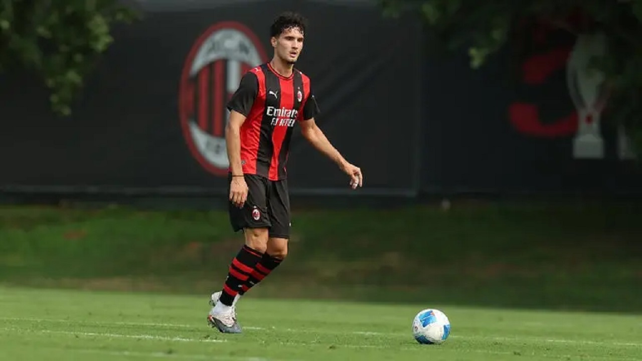 Matteo Pagliei Resmi Teken Kontrak Profesional Pertama di Milan Futuro