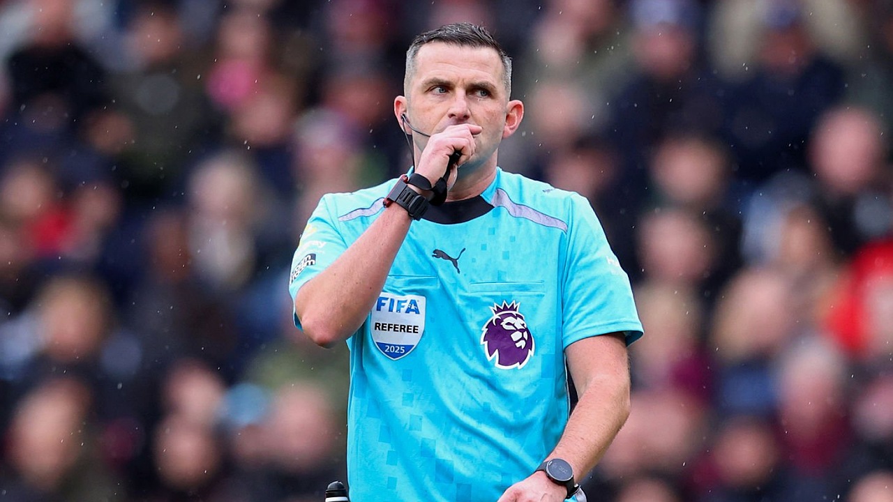 Michael Oliver Pimpin Laga Krusial Turki vs Italia di Nations League