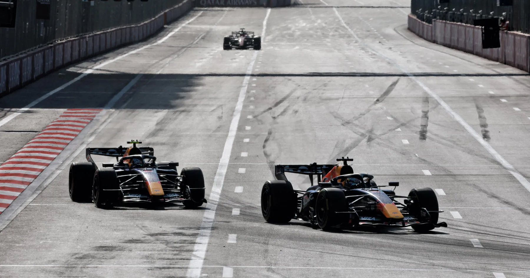 Red Bull Ungkap Taktik Verstappen-Hadjar di GP Baku - sumber: (racingnews365)