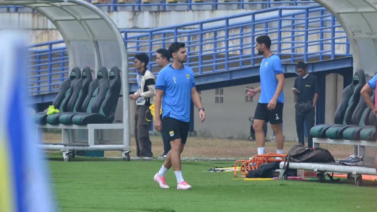 Bek kanan Persib, Sandy Walsh