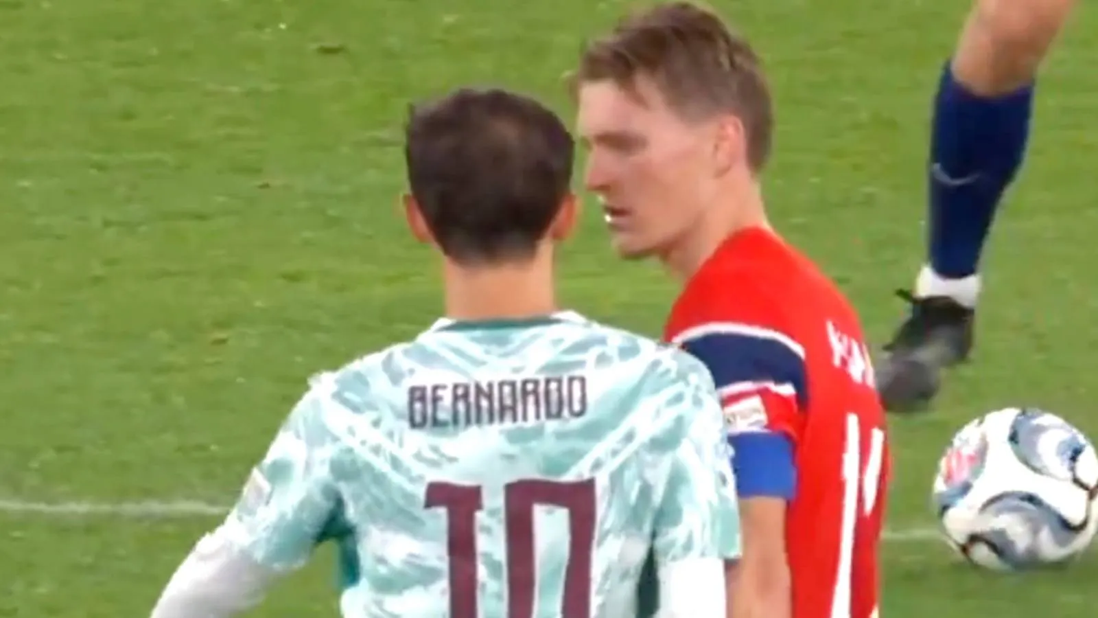 Bernardo Silva Ungkap Percakapan dengan Martin Odegaard - sumber: (givemesport)