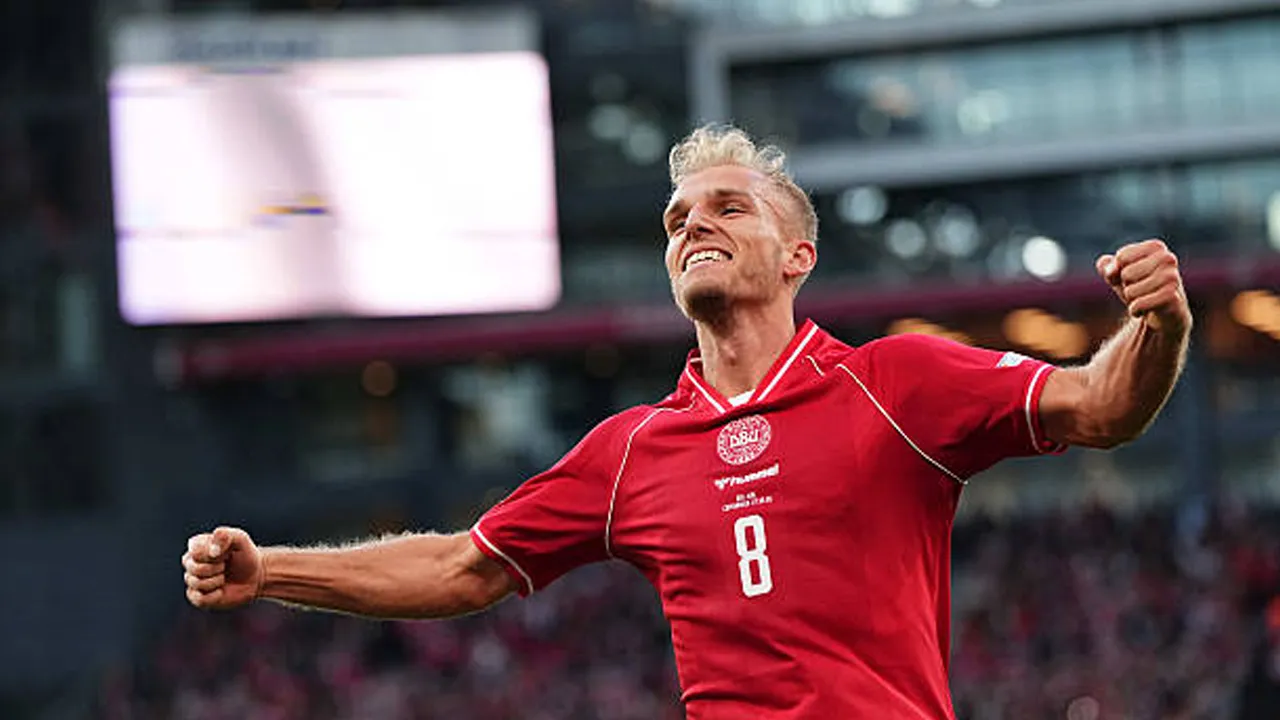 Gustav Isaksen Bobol Gawang Wales, Denmark Menang Mudah 2-0