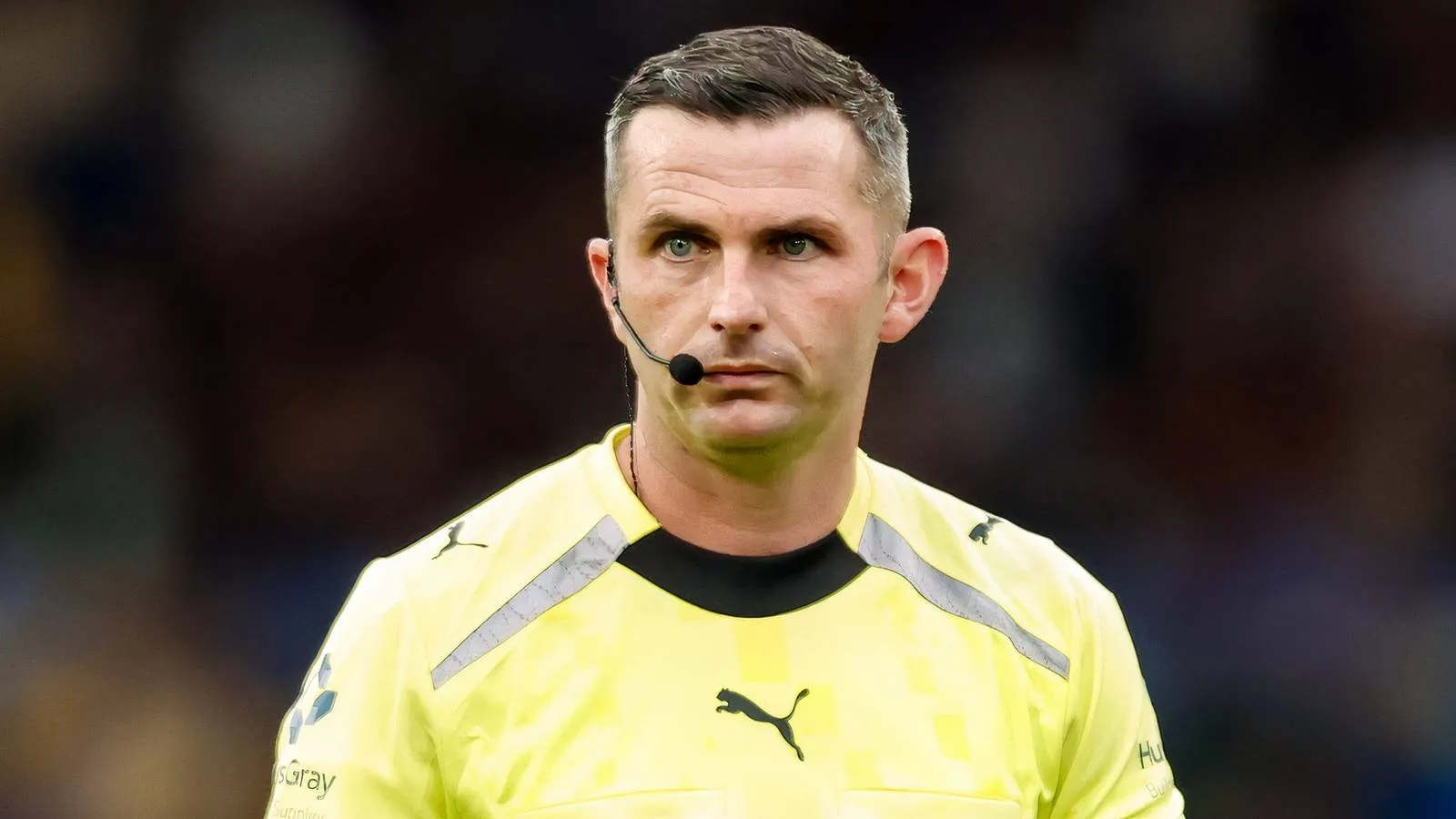 Mantan Bos PGMOL Pertanyakan Integritas Michael Oliver Usai Dapat Bayaran dari UEA - sumber: (givemesport)