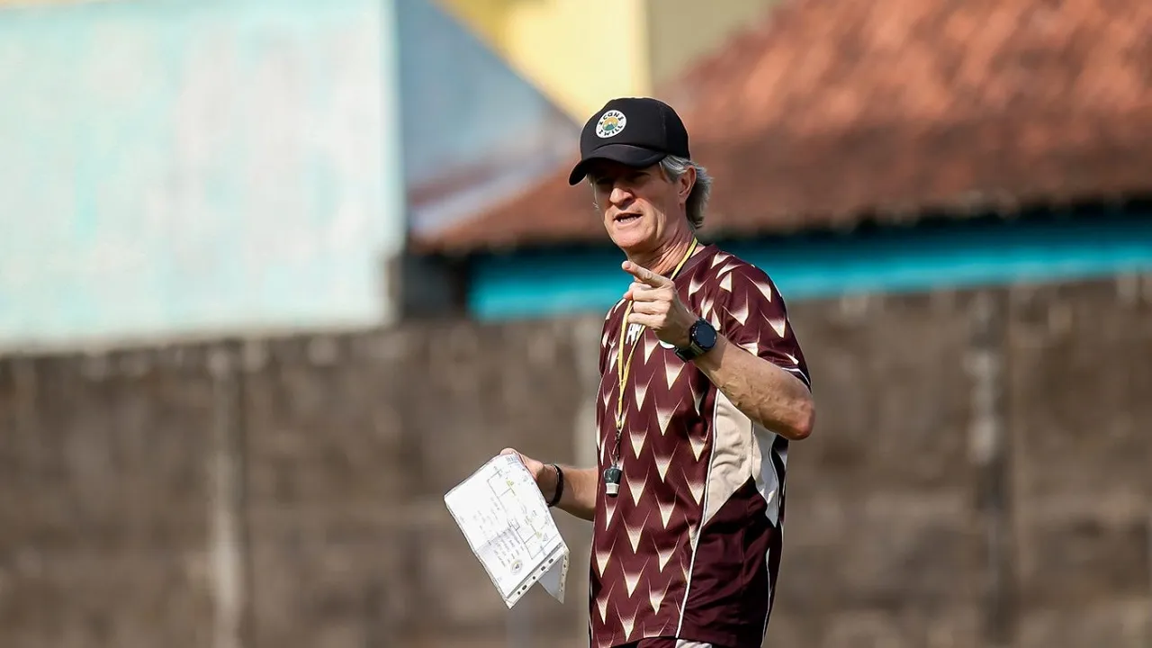 Pelatih PSS Sleman, Pieter Huistra