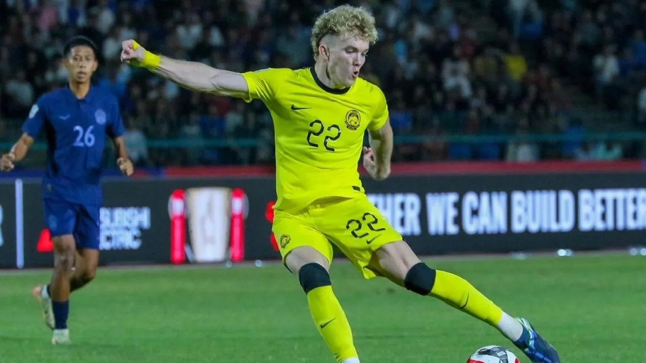 Striker Malaysia Fergus Tierney Bidik Gol saat Lawan Timnas Indonesia