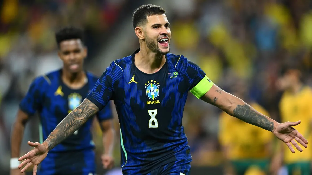 Bruno Guimaraes Klarifikasi Insiden Penalti Vinicius Jr - sumber: (footballlondon)