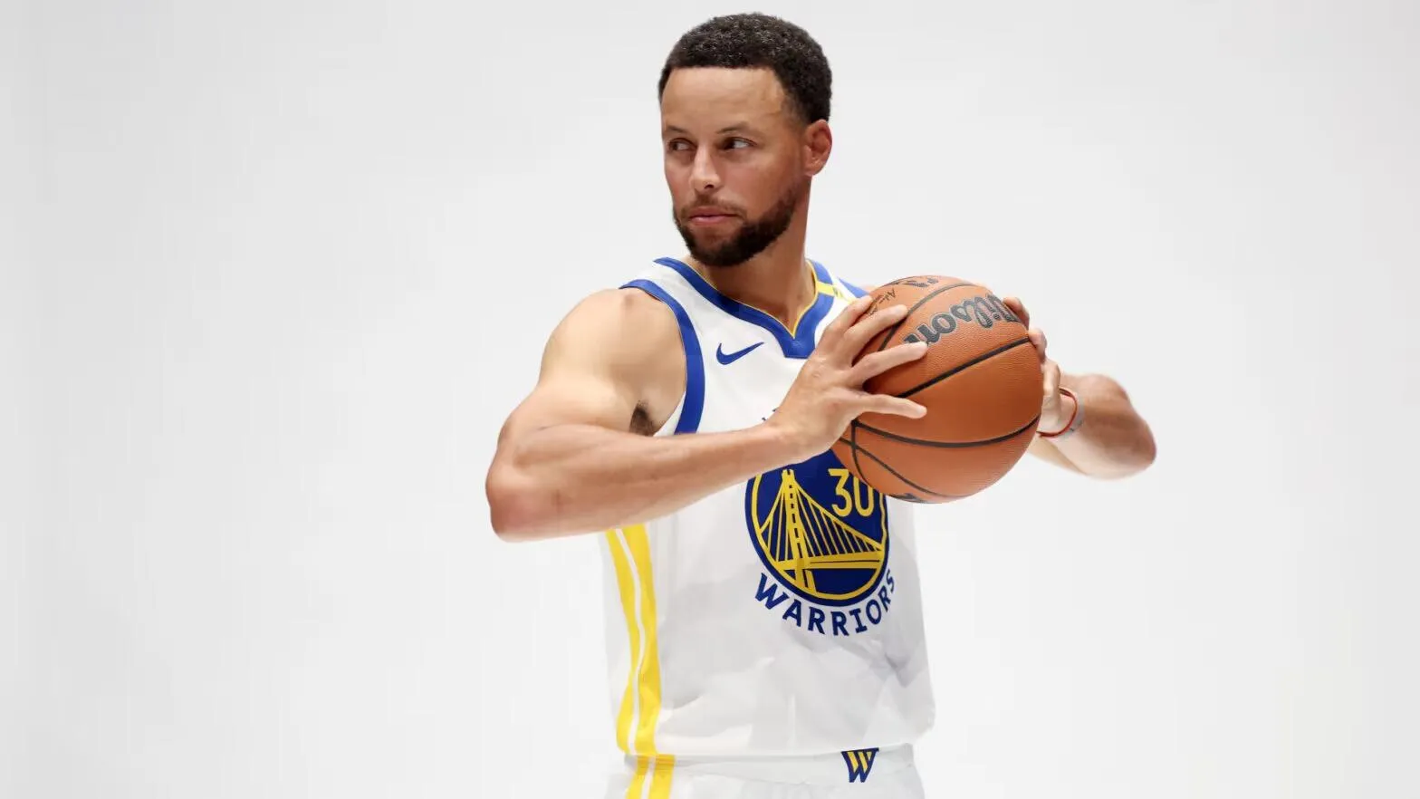 Curry Relakan Kontrak Demi Ambisi Juara Warriors Lagi - sumber: (mainbasket)