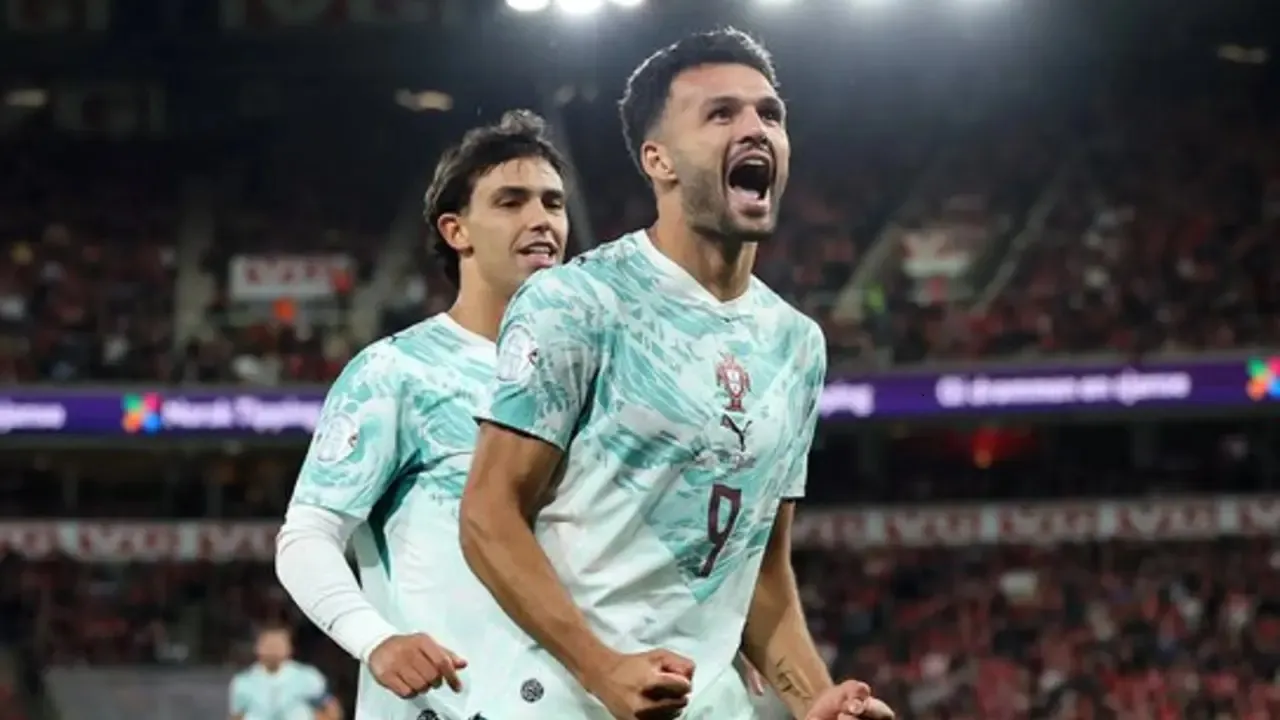 Goncalo Ramos Curi Sorotan, Kirim Ronaldo ke Bangku Cadangan