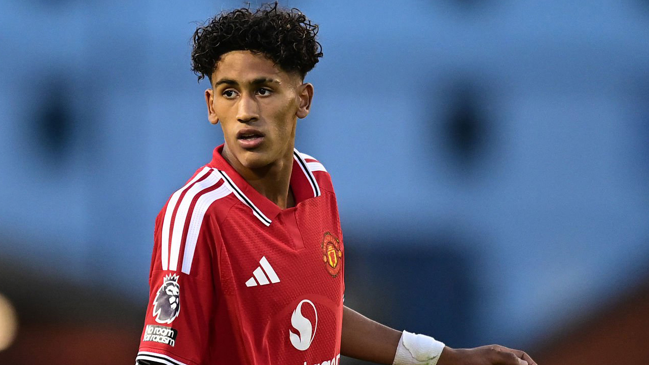 JJ Gabriel Dikaitkan dengan Barcelona, Mantan Scout MU Beri Peringatan