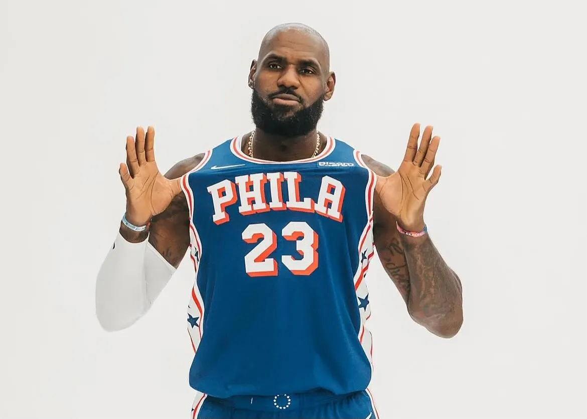 LeBron James Sambut Hangat Debutnya di Media Philadelphia - sumber: (mainbasket)