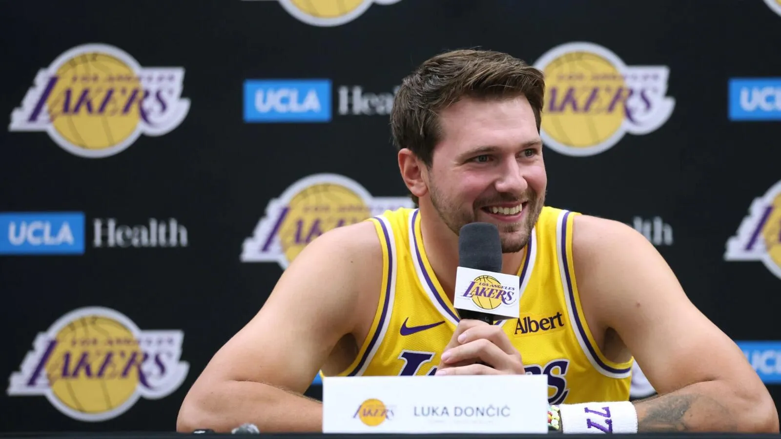 Luka Doncic Sambut Tantangan Baru Pimpin Lakers Tanpa LeBron - sumber: (mainbasket)