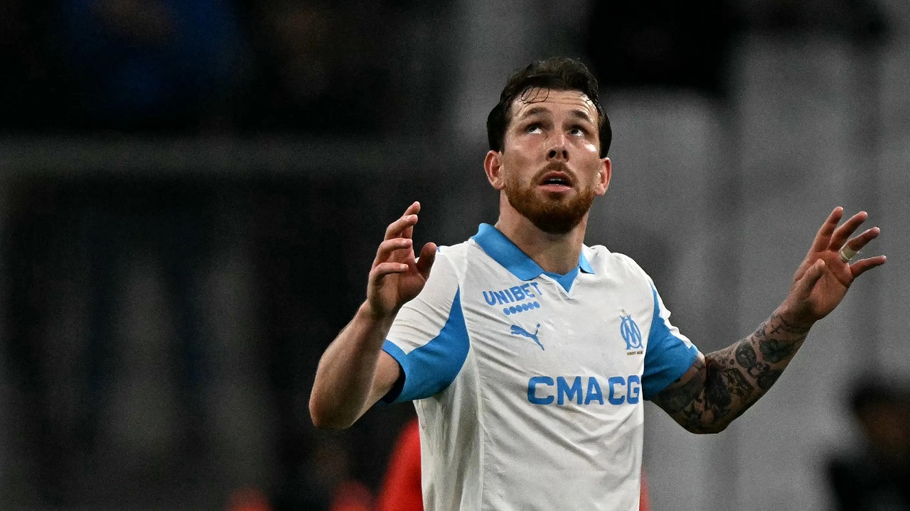 Milan Belum Punya Gelandang Tipe Pierre-Emile Hojbjerg di Dalam Tim