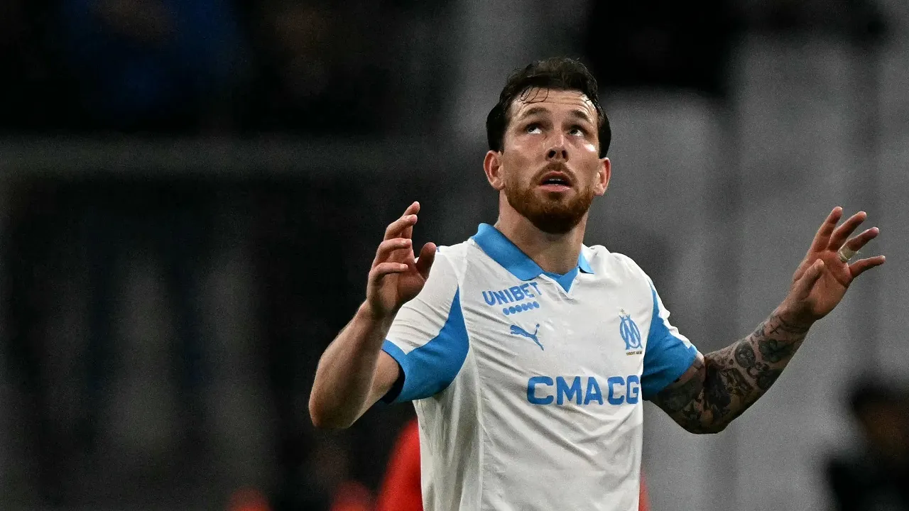 Milan Belum Punya Gelandang Tipe Pierre-Emile Hojbjerg di Dalam Tim