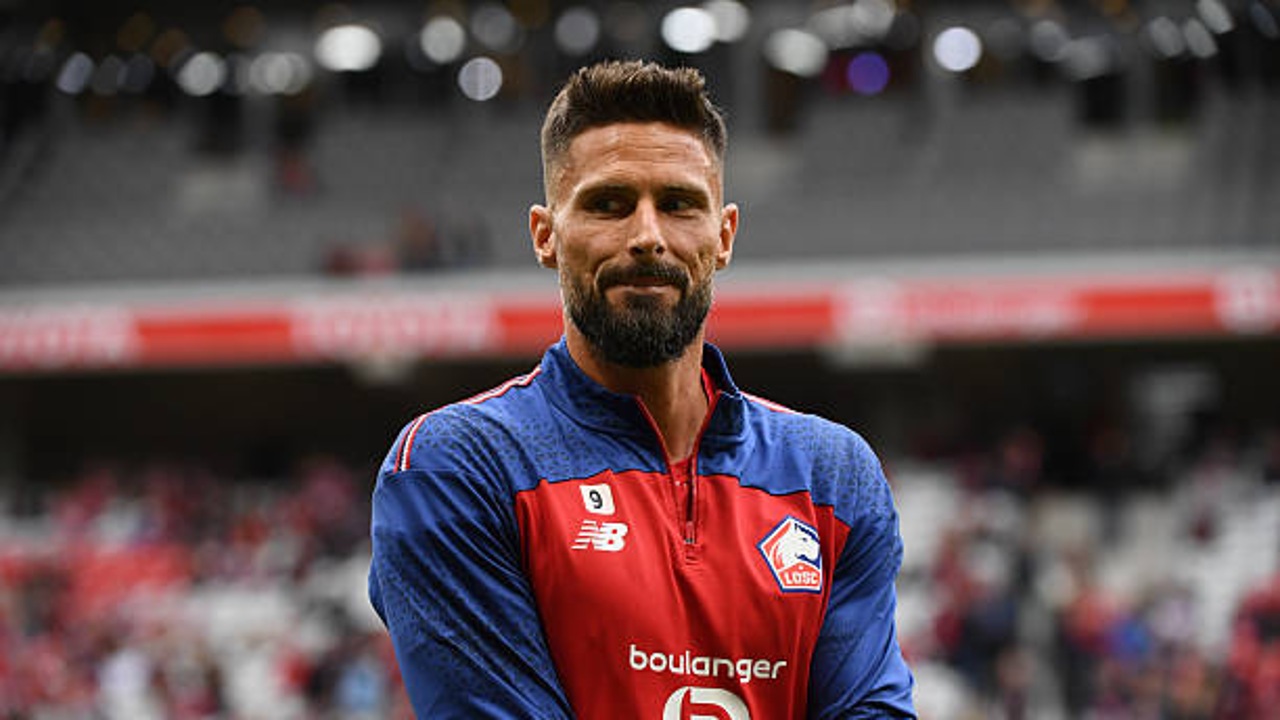Olivier Giroud Isyaratkan Pensiun Akhir Musim Ini