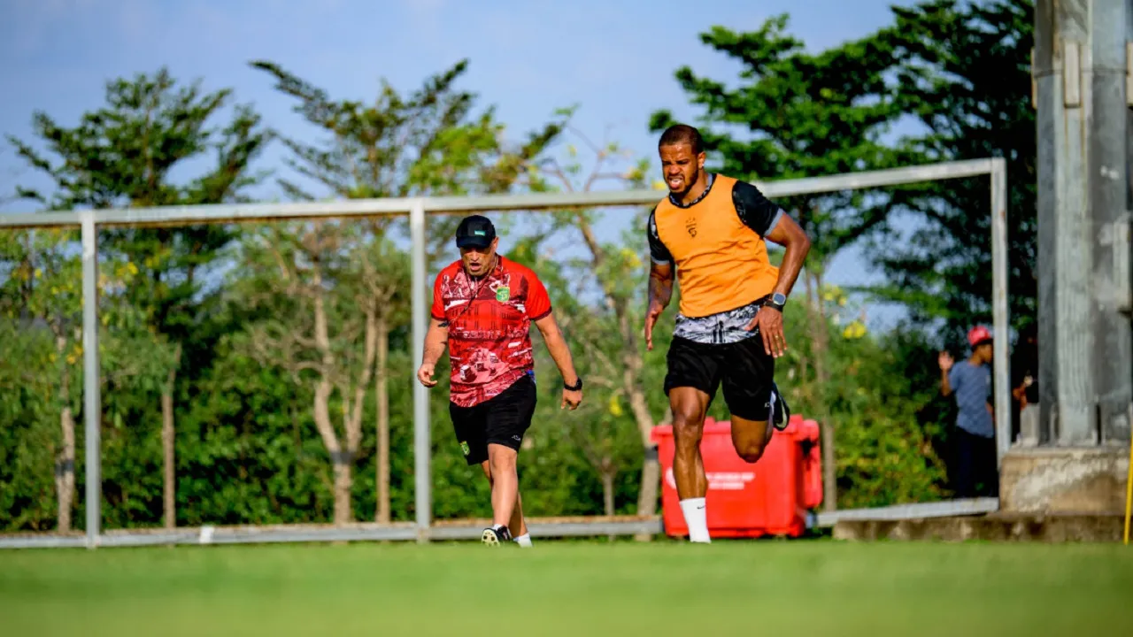 Penyerang Persebaya Surabaya, Alex Martins