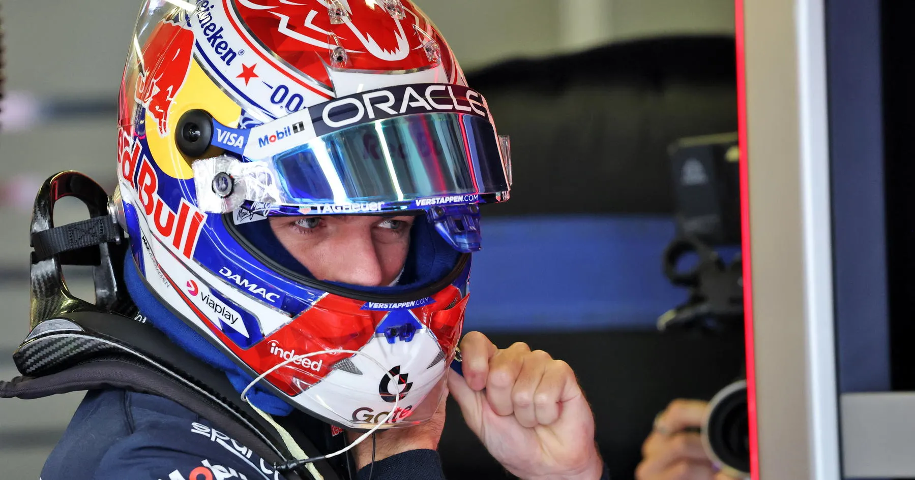 Verstappen Akui Sulit Salip Russell di GP Azerbaijan - sumber: (racingnews365)