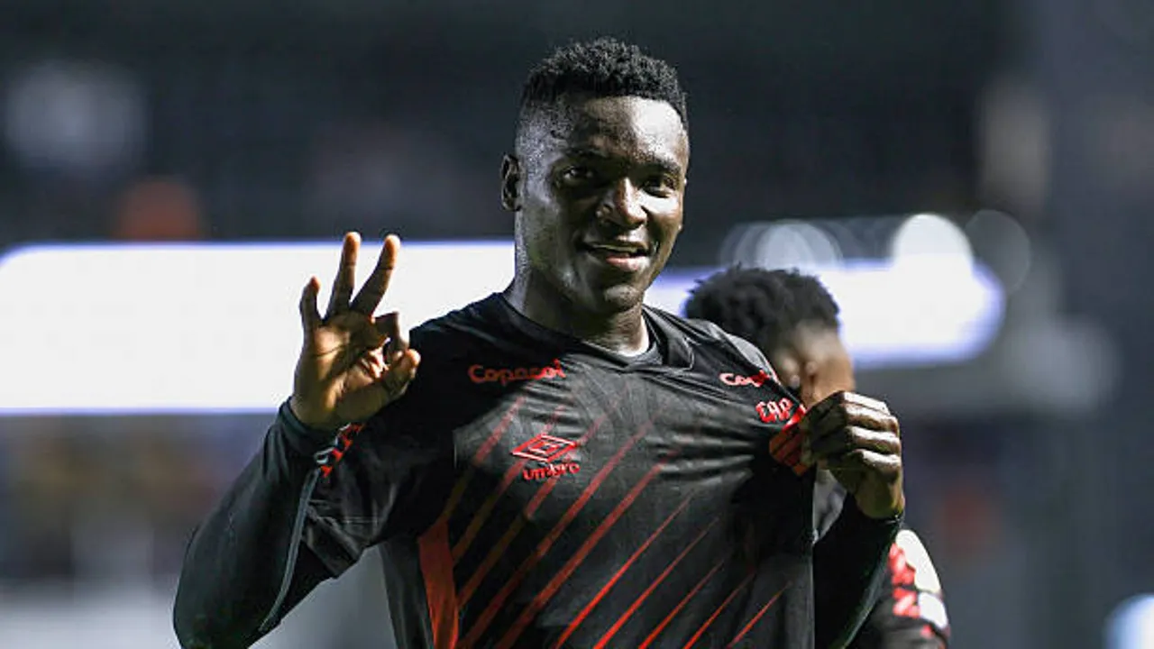 Aston Villa dan Sunderland cermati kebuntuan kontrak Kevin Viveros di Athletico Athletico Paranaense