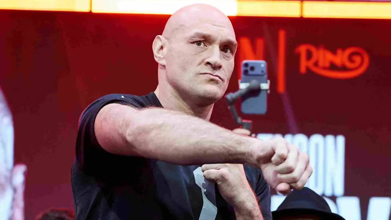 Tyson Fury dieprkirakan akan semakin banyak memainkan perang mental ketika pertarungan semakin dekat. (Foto: Fight TV)