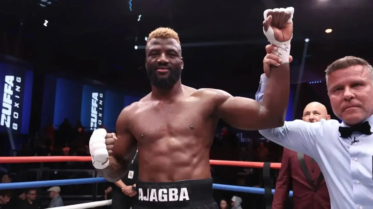 Efe Ajagba kini berada dalam situasi menunggu karena sejumlah pertarungan penting di kelas berat masih harus digelar sebelum peta persaingan menjadi lebih jelas. (Foto: Fight TV)