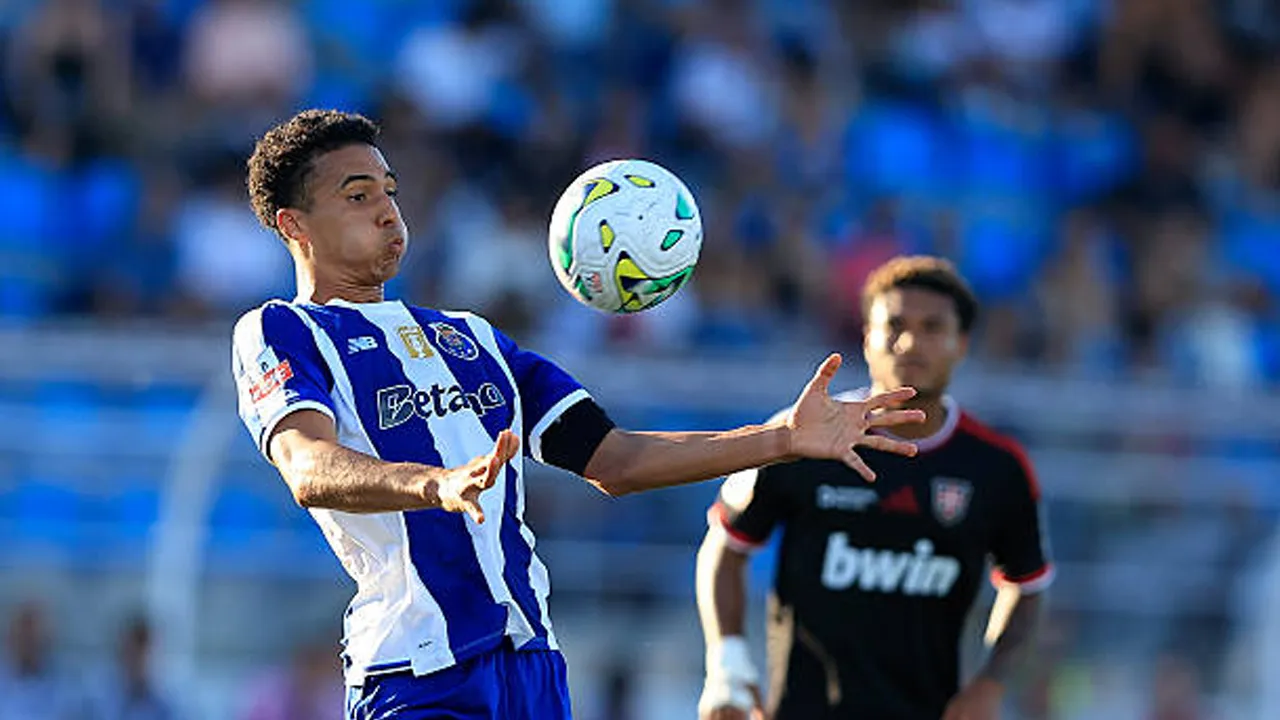 Ketagihan Belanja di Portugal, Paris Saint-Germain Incar Alberto Costa dari FC Porto