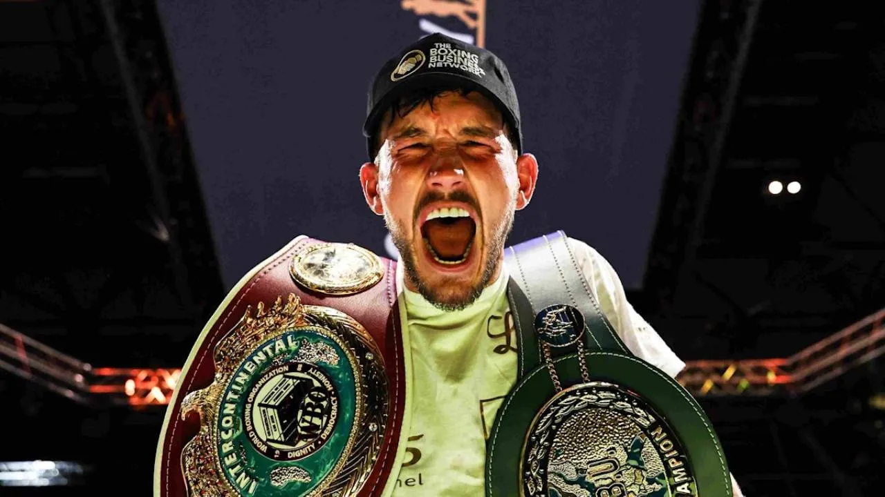 Liam Davies mengincar duel; melawan para pemegang gelar dunia kelas bulu, termasuk juara WBC Bruce Carrington, pemegang sabuk WBO Rafael Espinoza, atau juara IBF Angelo Leo. (Foto: Fight TV)