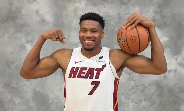 Pemain NBA Kenalkan Jersei Anyar di Media Day 2023 - sumber: (mainbasket)