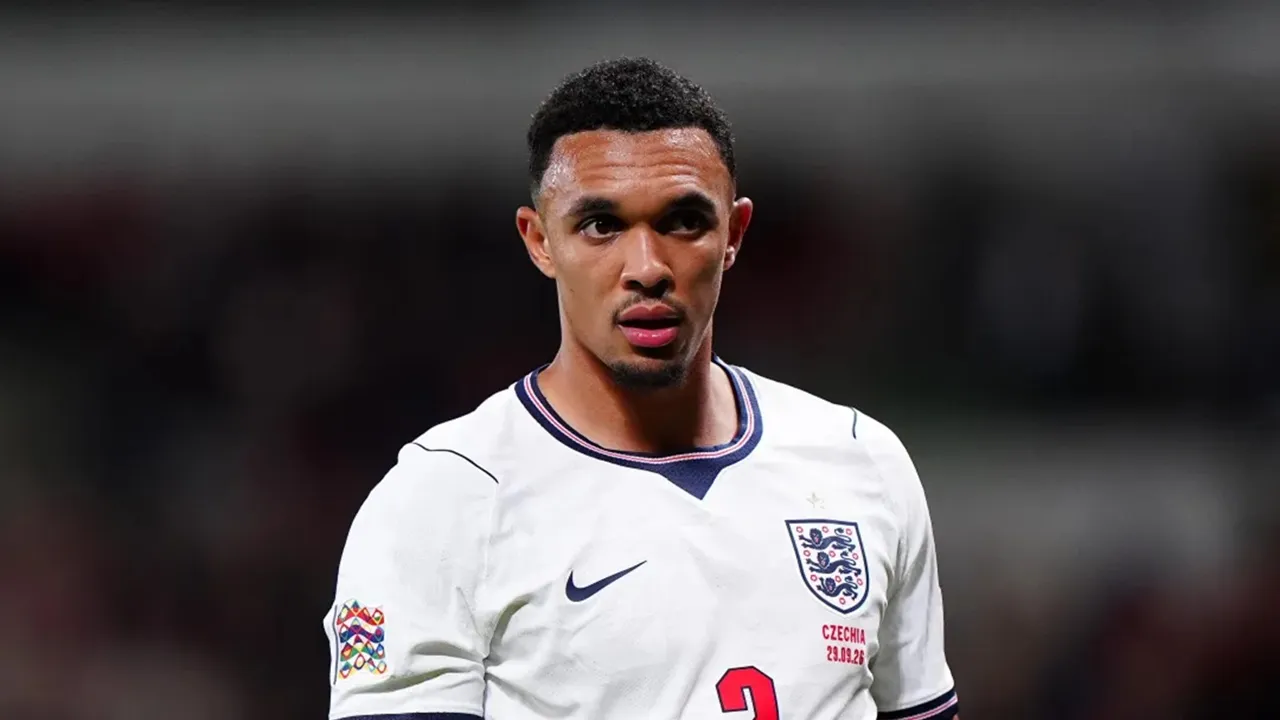 Trent Alexander-Arnold Jelas Lebih Baik daripada Denzel Dumfries